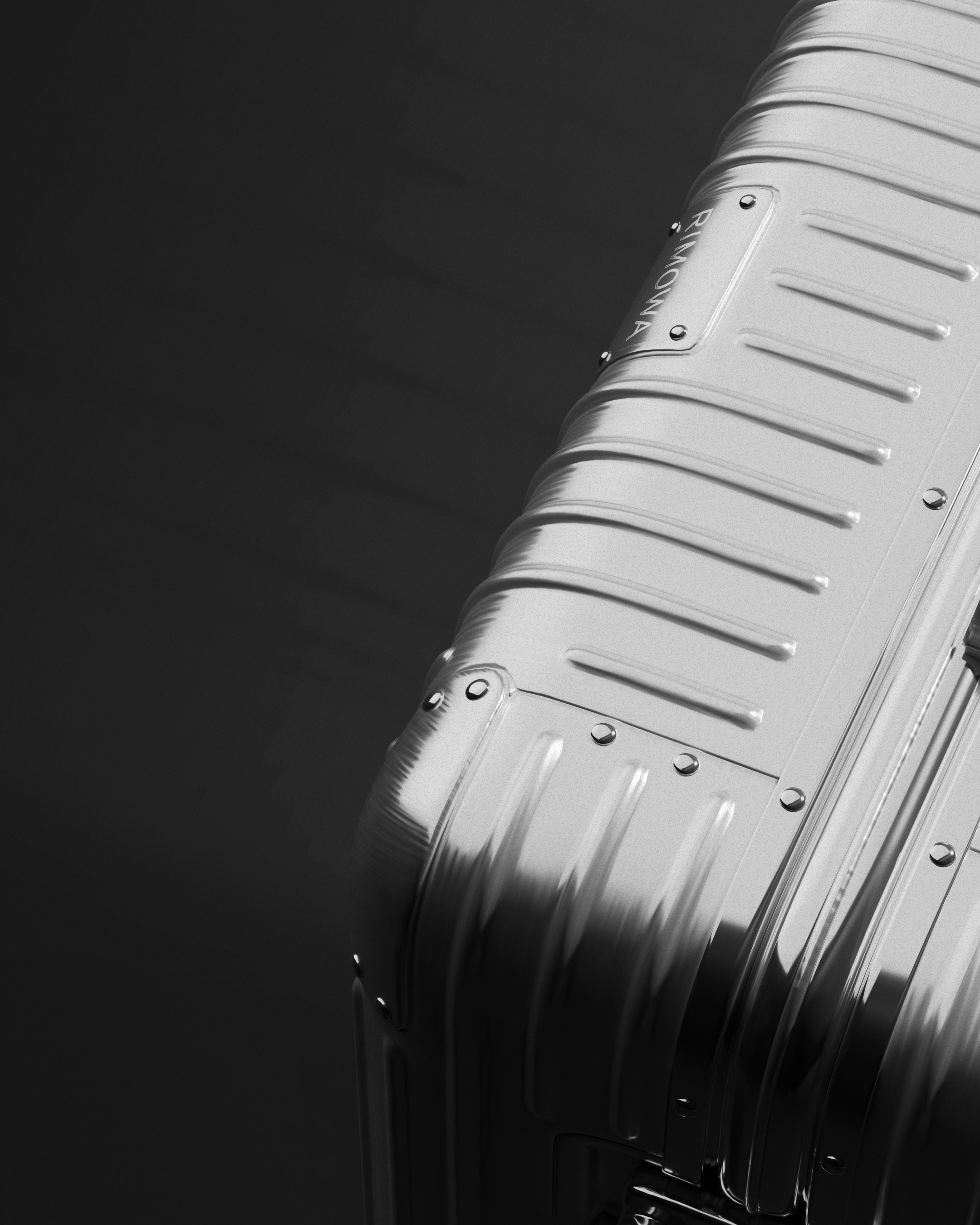RIMOWA — Side shot